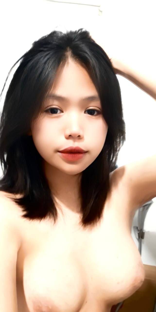 Cấp dưới lén chụp cấp trên nữ không mặc quần lót và cái kết
