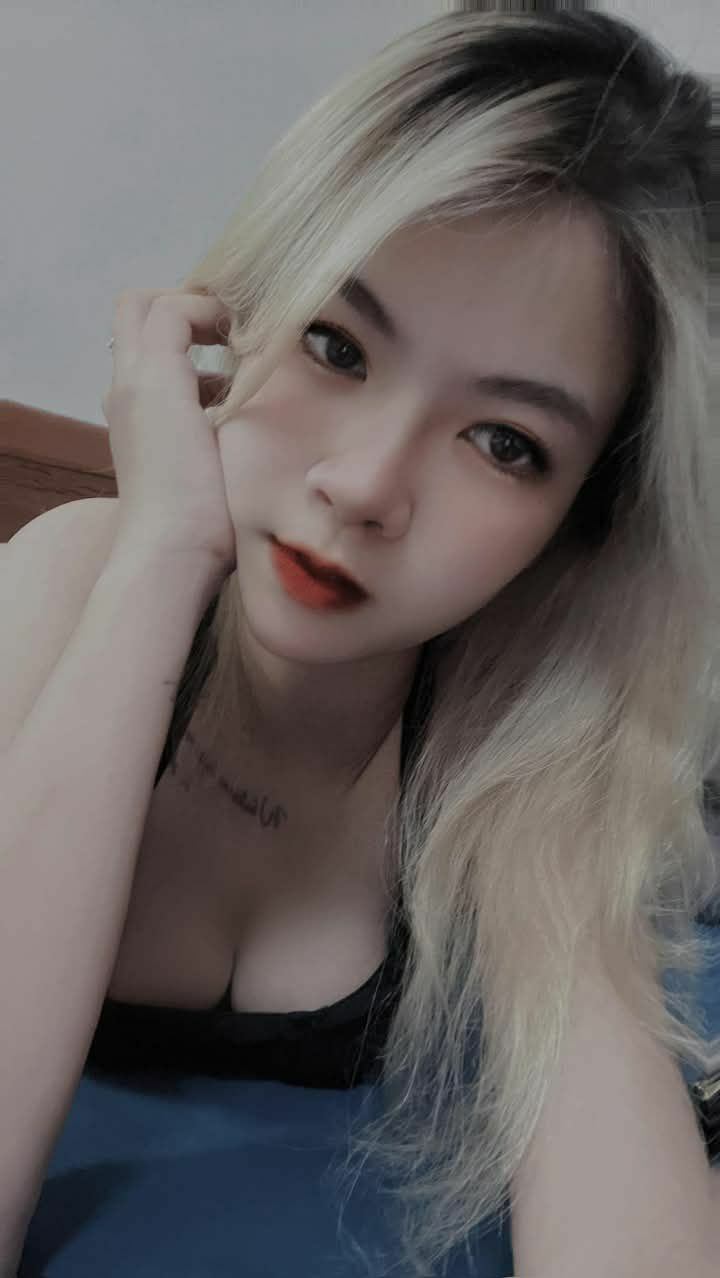 Nện tập thể với những cô con gái riêng của vợ